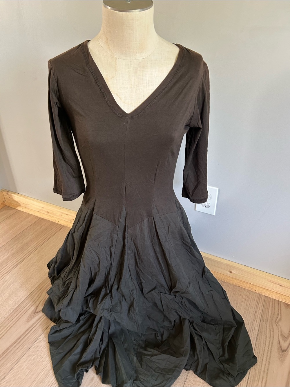 V-Neck Black Midi Dress with Three-Quarter Sleeves